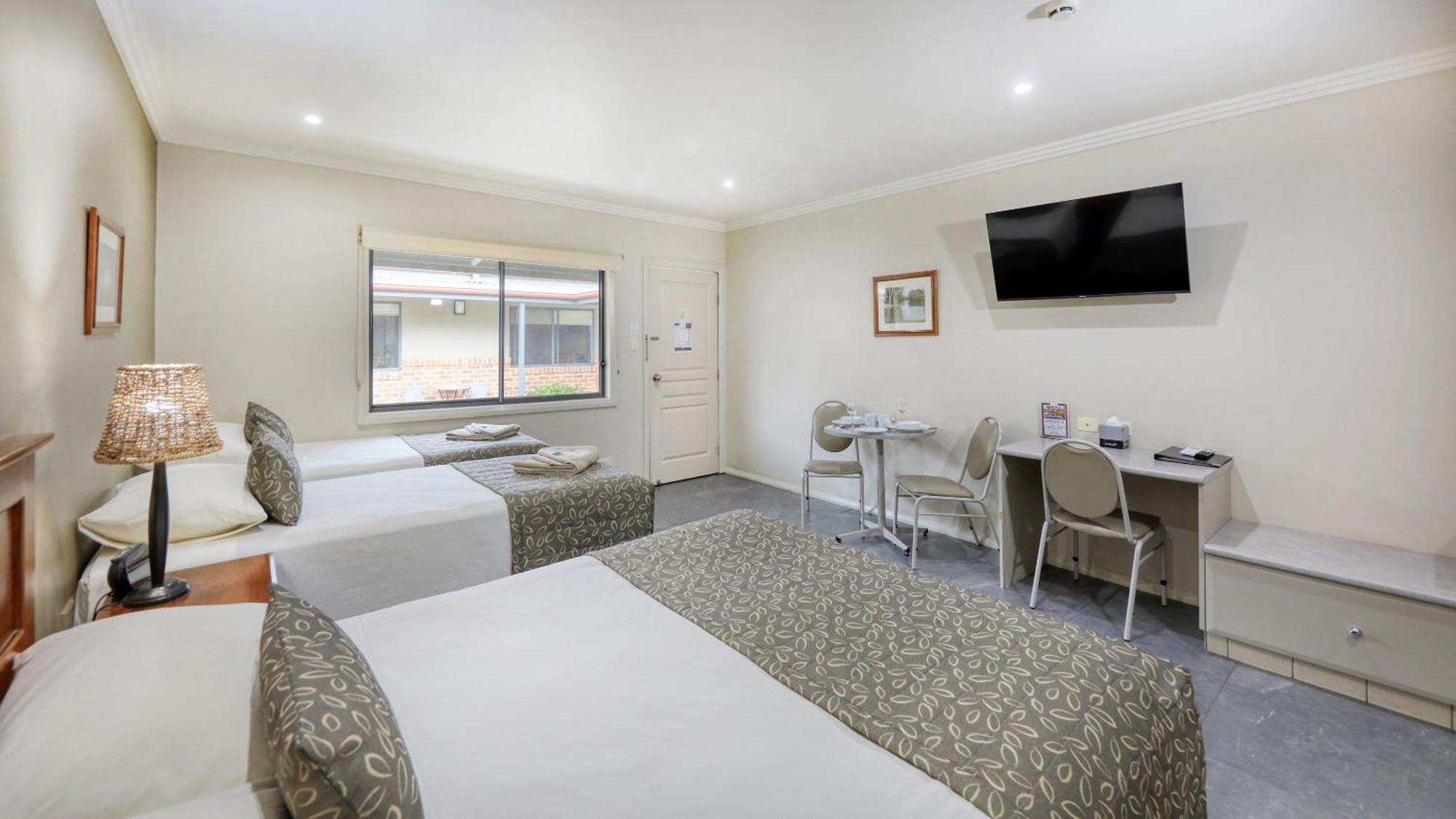 The Saltbush Motor Inn ヘイ エクステリア 写真