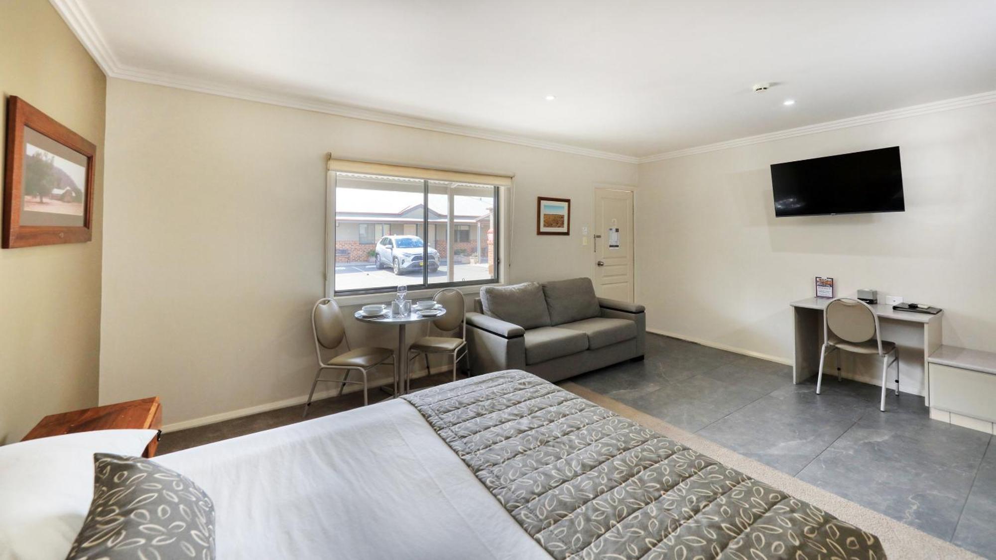 The Saltbush Motor Inn ヘイ エクステリア 写真