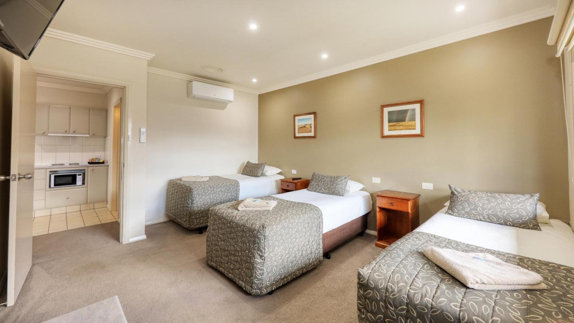 The Saltbush Motor Inn ヘイ エクステリア 写真