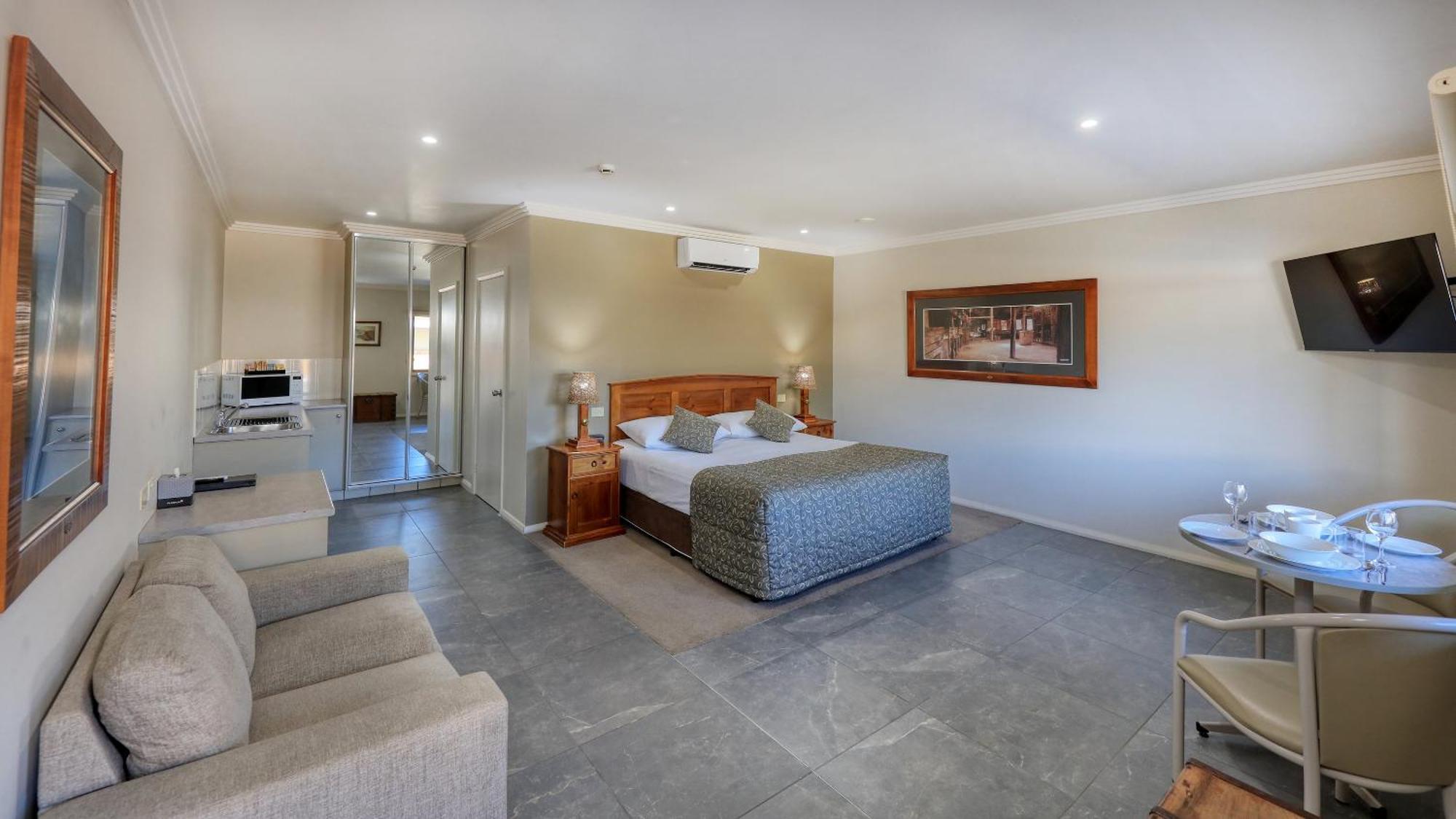 The Saltbush Motor Inn ヘイ エクステリア 写真