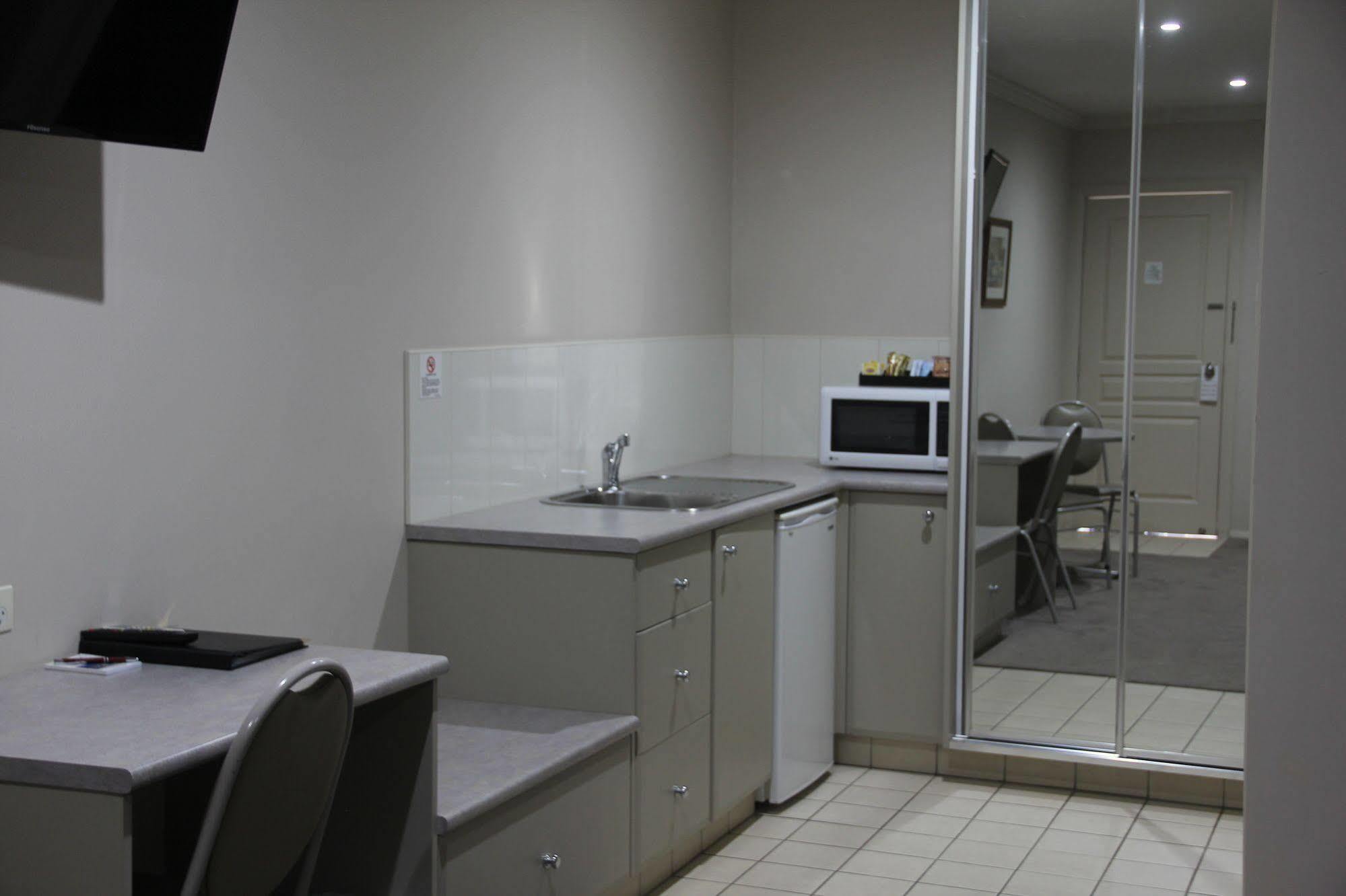 The Saltbush Motor Inn ヘイ エクステリア 写真